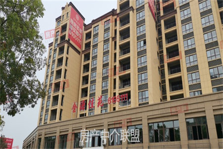 新兴组团三室二厅96平中装证满五有储藏室出租